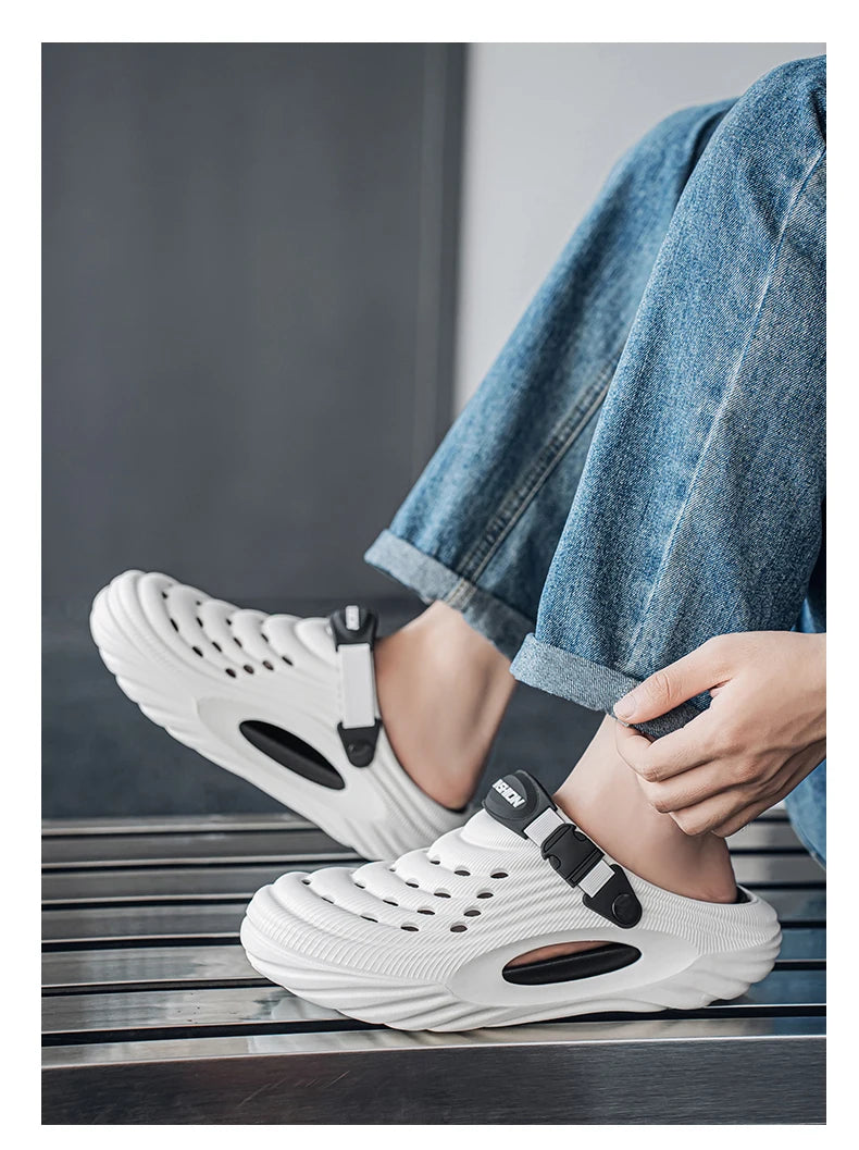 New Couple Models Hole Shoes Summer Women's Sandals Beach Lightweight Men's Slippers Baotou Waterproof Sandals Slippers Men