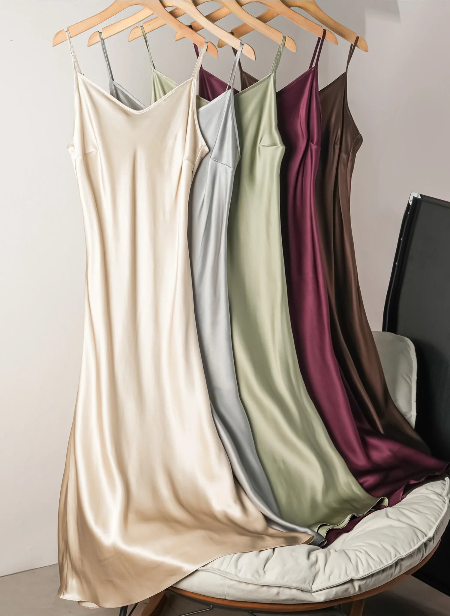 Small Heavyweight 21MM 100% Natural Mulberry Silk Plain Satin French V-neck Diagonal Cut Women's Sexy Solid Suspender Dress