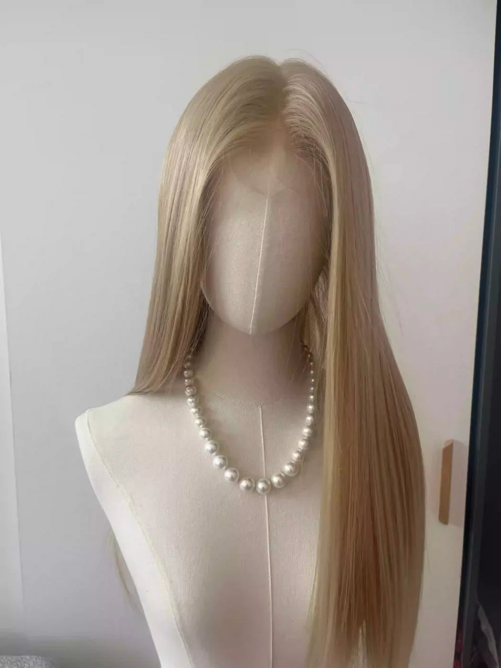Ashely Platinum Blonde Wig 26inch 13x4 Lace Front Wig Long Straight Synthetic Lace Wigs High temperature Fibers for Cosplay