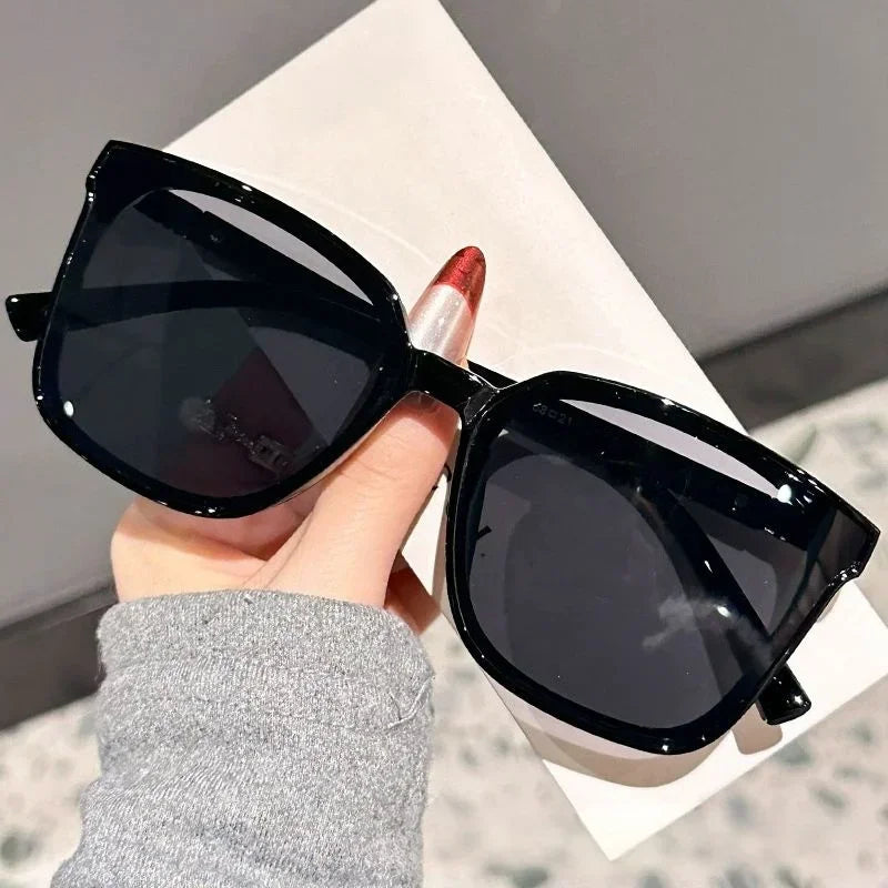 New style temple letter large frame square thin frame high-end sunglasses for women DS-8162