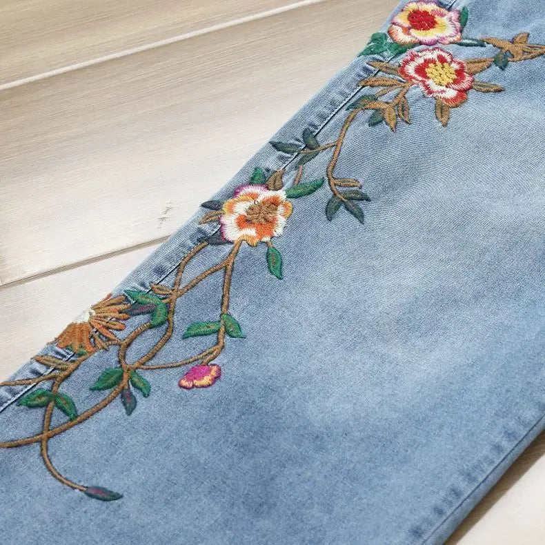 Artistic retro Heavy industry Embroidered Denim Wide leg Pants Spring Summer 2025 New Women's Loose waist Casual Nine Fen Jeans