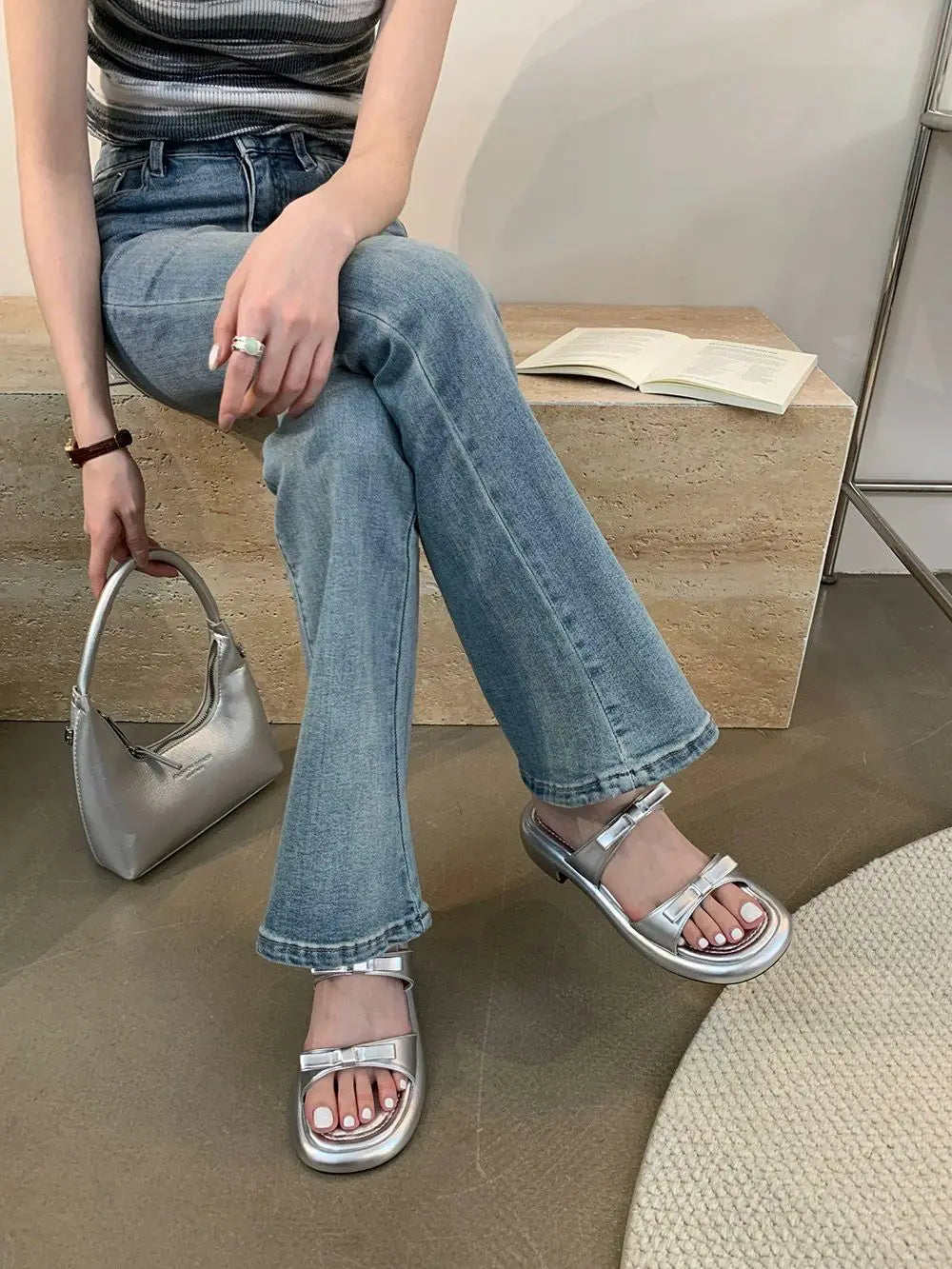 New Summer Women's Slippers 2024 Stylish Peep-toe Low Heel Silver Women's Comfortable Beach Shoes Sapatilas