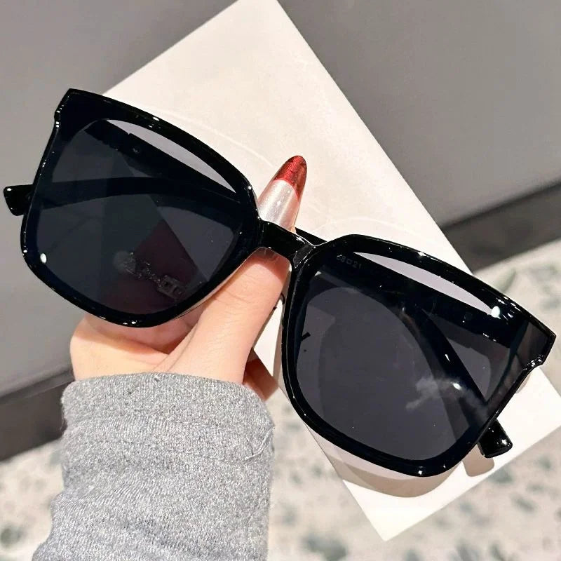 New style temple letter large frame square thin frame high-end sunglasses for women DS-8162