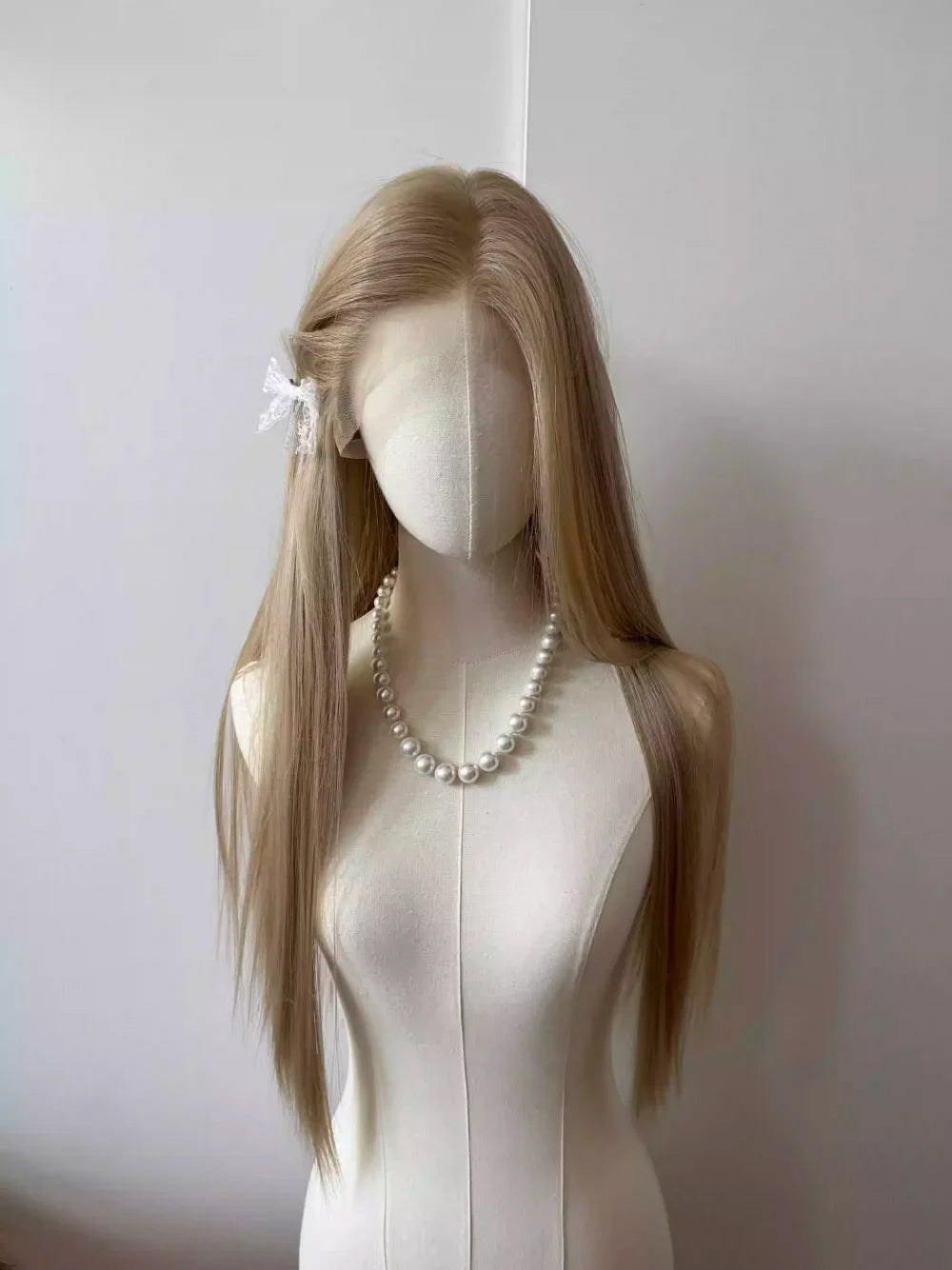Ashely Platinum Blonde Wig 26inch 13x4 Lace Front Wig Long Straight Synthetic Lace Wigs High temperature Fibers for Cosplay